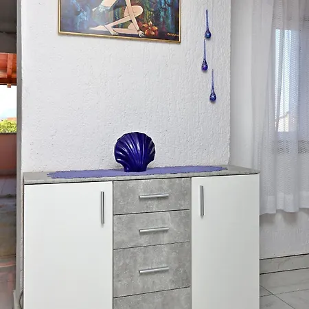 With A Parking Space Apartman Malinska