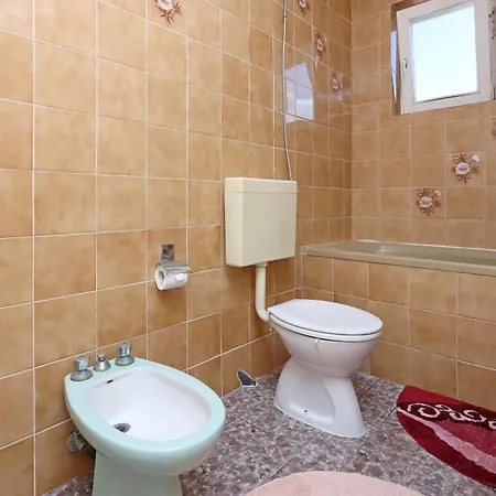 Apartment With A Parking Space Malinska